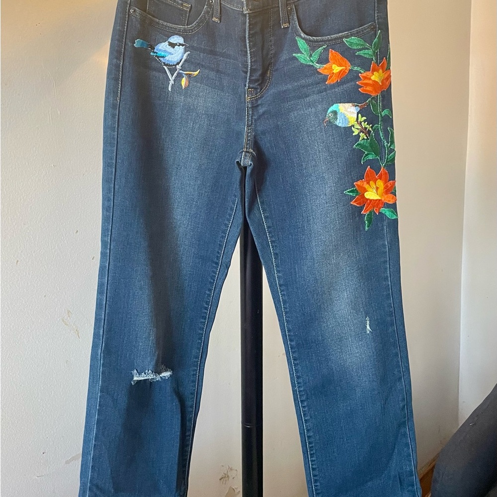 Levi's Blue Denim Jeans 314 Shaping Straight, size 26, embroidered bird, flowers